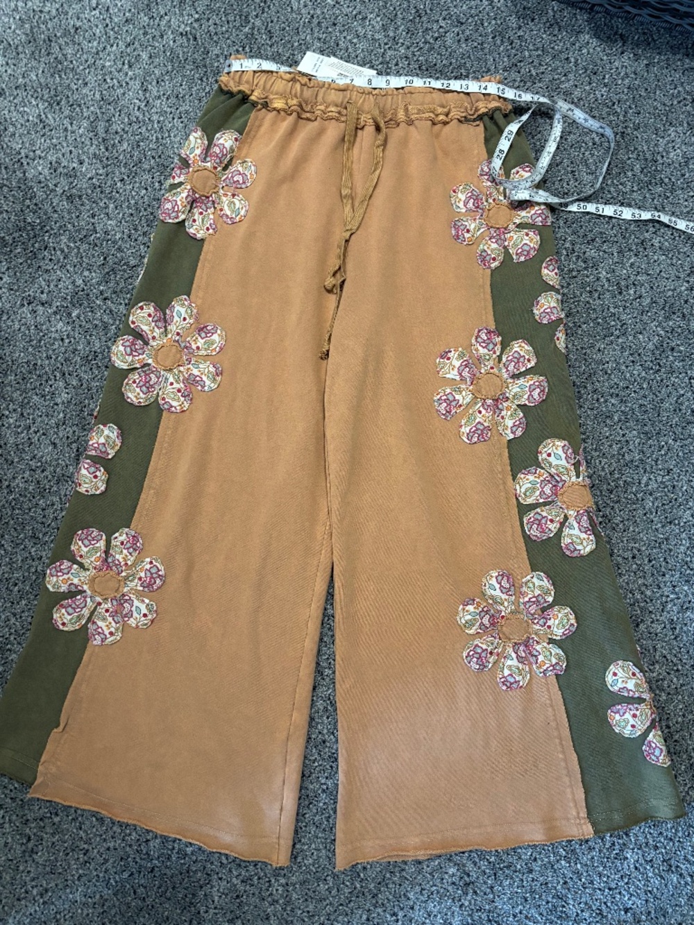 Bluevelvet medium rust floral sweatpants nwt